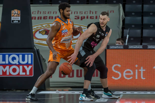 战略调整和 战略调整和