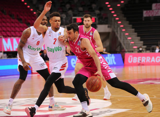 或遭重罚！拜合拉木一拳击倒大师兄，品行不端难当国足大任.